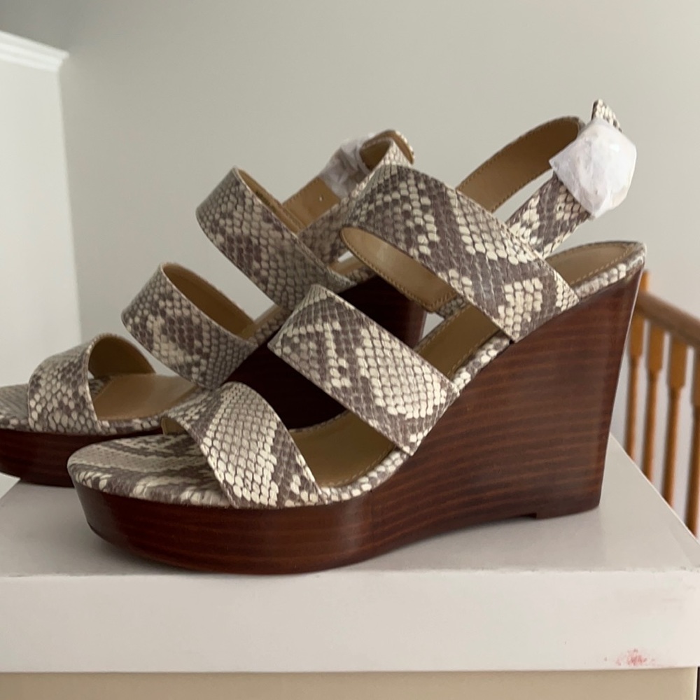 NWT Narissa Bone Snake Leather Wedge